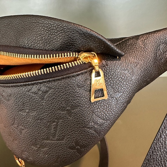 LV Empriente Bumbag. Excellent- like- new condition. - Picture 4 of 10